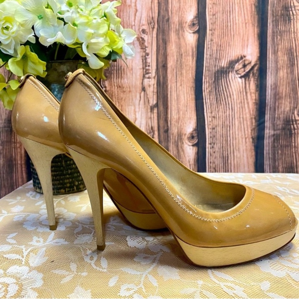 Stuart Weitzman Tan Heels Classic Pumps